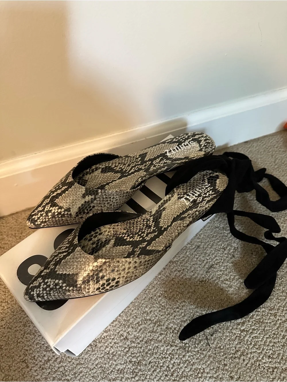 NWT Schutz Barbrah pointed flats snakeskin leather 6.5